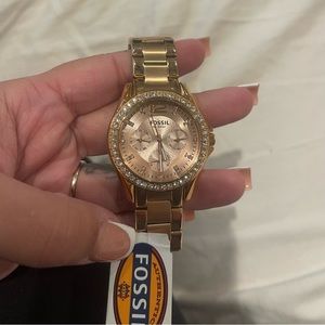 Brand new Fossil Watch in rose gold.